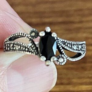 925 Sterling Silver Ring with Black Gemstone Size 7